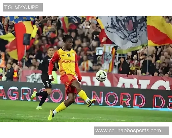 阿苏埃表现起伏不定一球难掩失误频频与球权流失 阿苏埃表现起伏不定一球难掩失误频频与球权流失