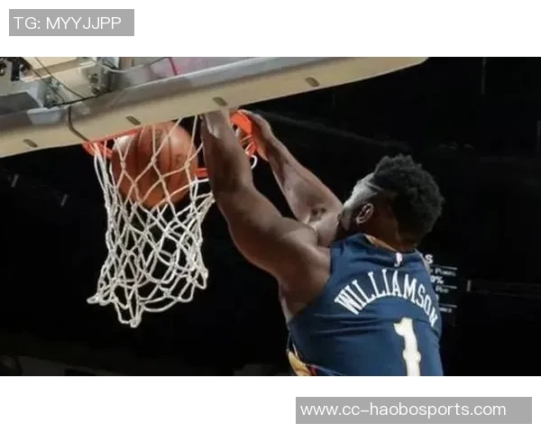 马卢阿奇精彩顺下空接暴扣成功打入本场首分展现出色表现