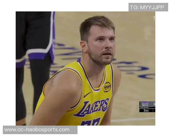 东契奇与里夫斯联手发威勇士油漆区内线防守漏洞显著 东契奇与里夫斯联手发威勇士油漆区内线防守漏洞显著