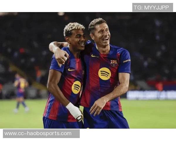 老友重聚感人瞬间佩尼亚福特赛后与巴萨昔日队友深情拥抱 老友重聚感人瞬间佩尼亚福特赛后与巴萨昔日队友深情拥抱