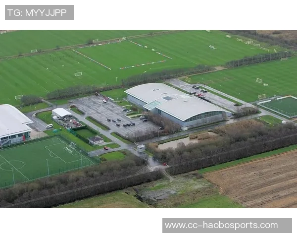 曼联球员因卡灵顿基地翻修后训练时间延长享受更优质的训练环境